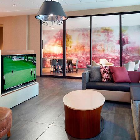 Courtyard By Marriott Lagrange Hotell Exteriör bild