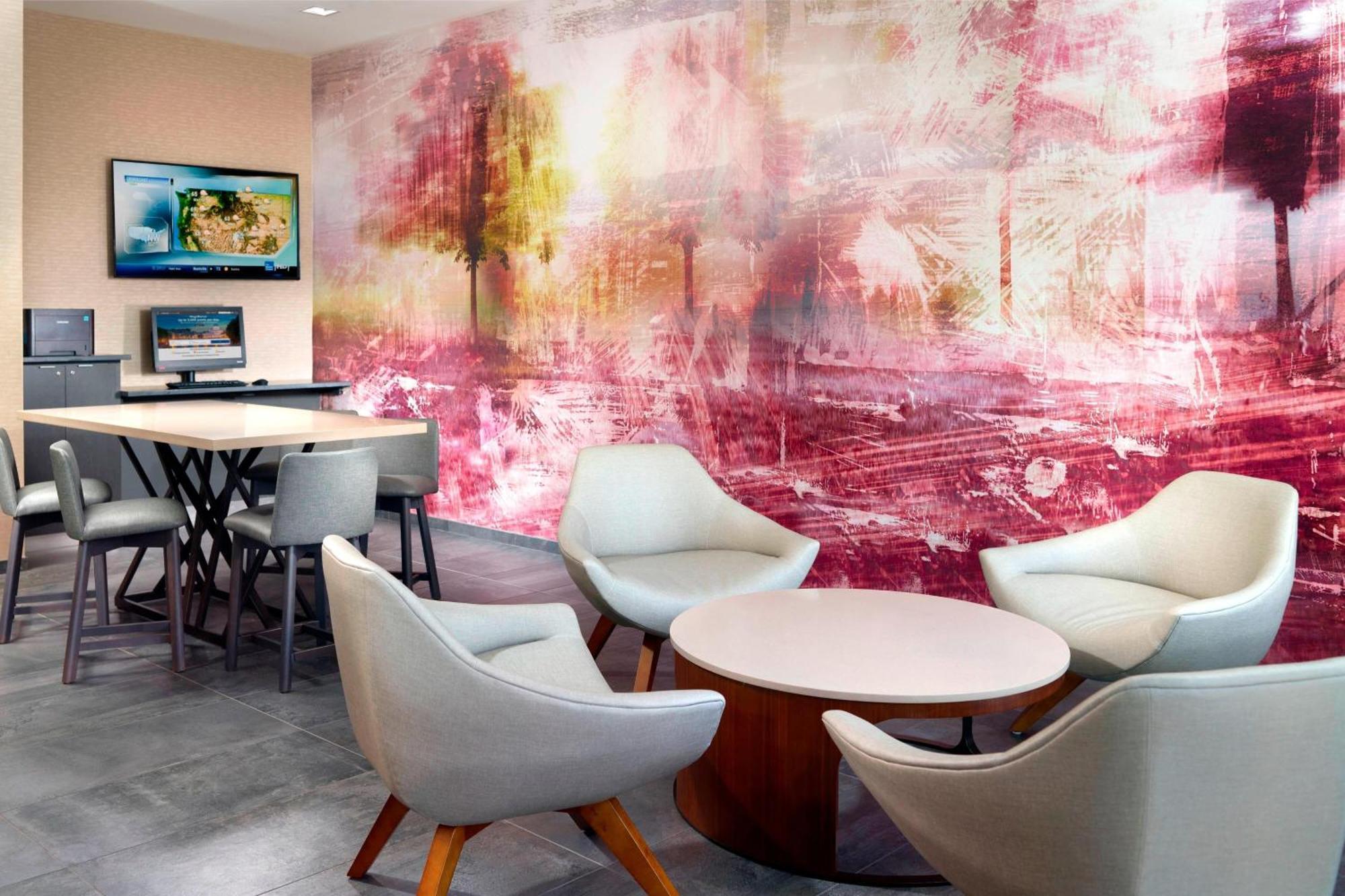 Courtyard By Marriott Lagrange Hotell Exteriör bild