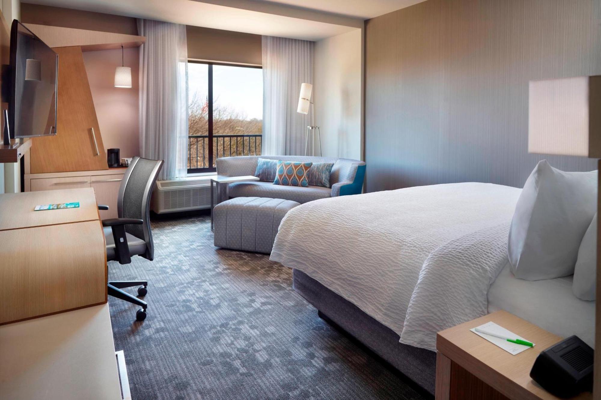 Courtyard By Marriott Lagrange Hotell Exteriör bild