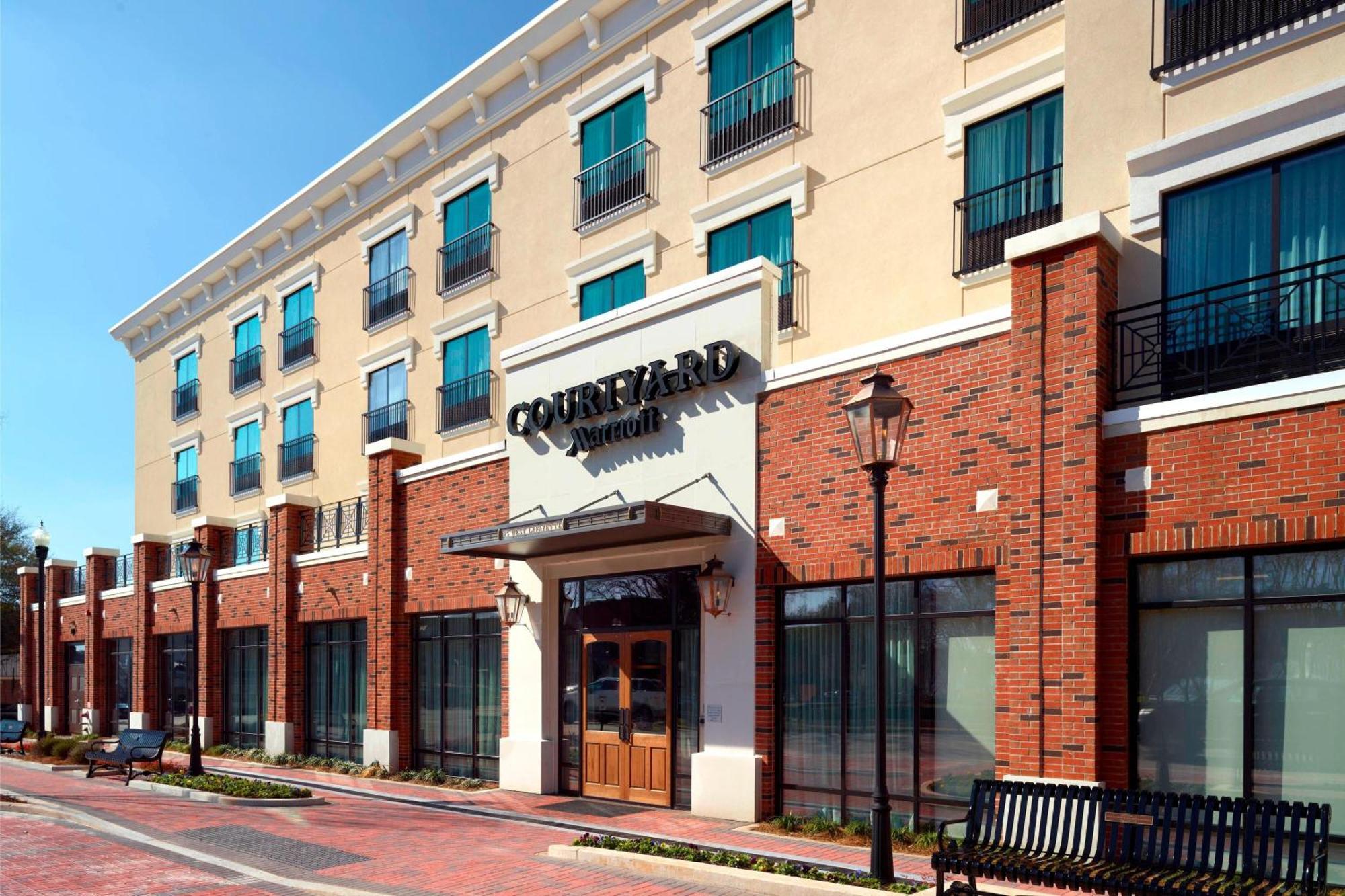 Courtyard By Marriott Lagrange Hotell Exteriör bild