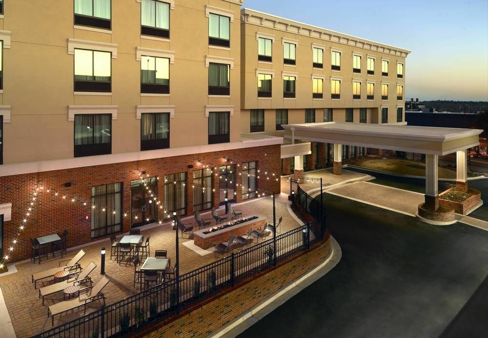 Courtyard By Marriott Lagrange Hotell Exteriör bild